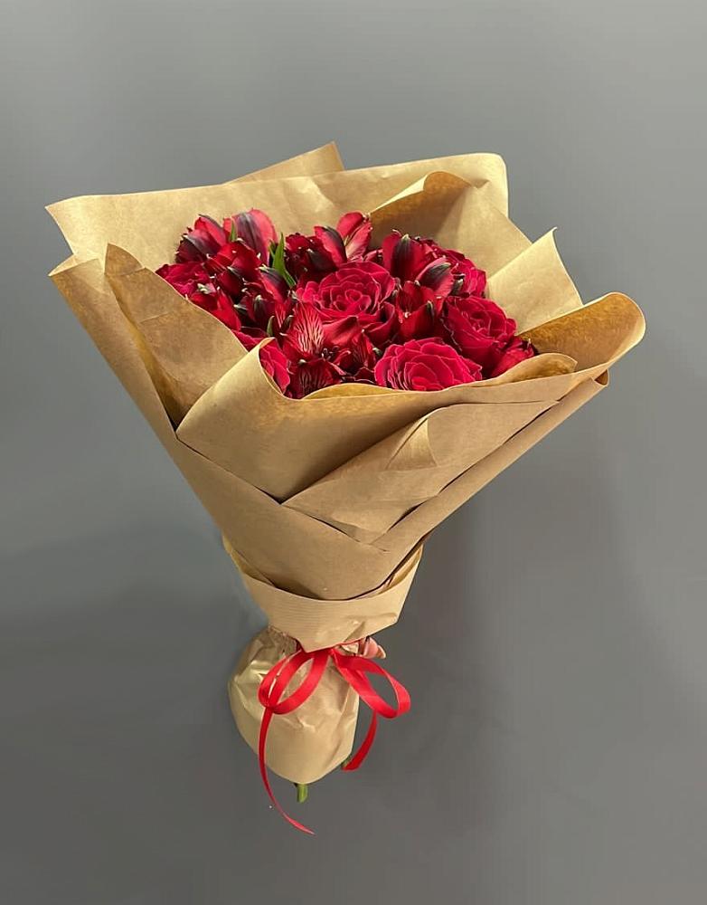 Букет цветов из: Альстромерии и Розы в Круглолесском