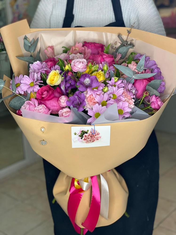 Букет цветов из: Хризантемы, Гвоздики и Альстромерии в Круглолесском