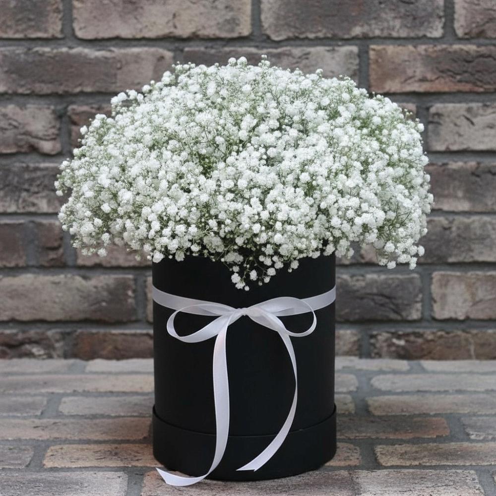 Цветочная композиция из Гипсофила в шляпной коробке в Круглолесском