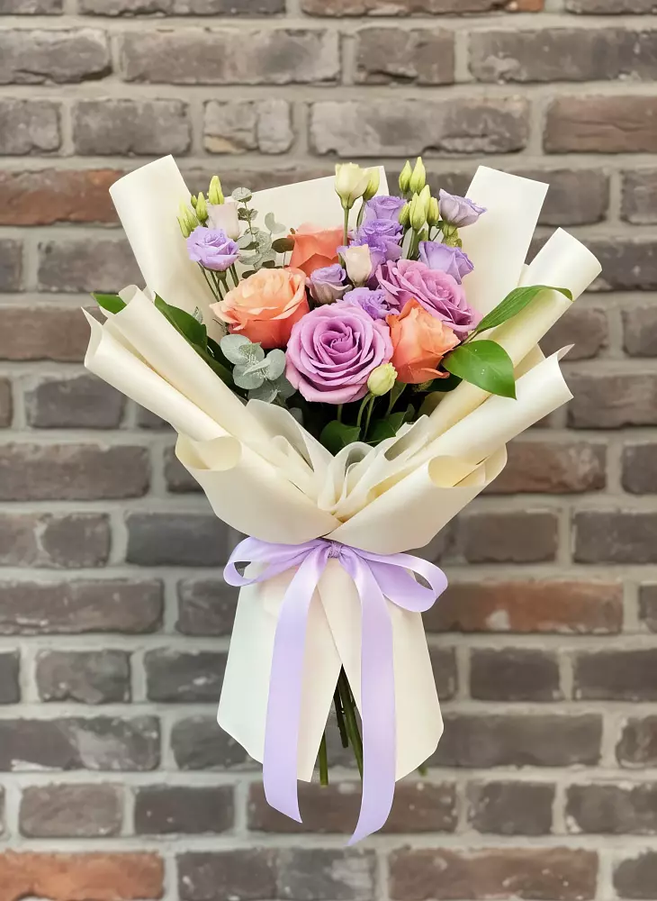 Букет цветов из: Лизиантусы и Розы в Круглолесском