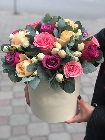 Цветочная композиция из Розы в шляпной коробке в Круглолесском