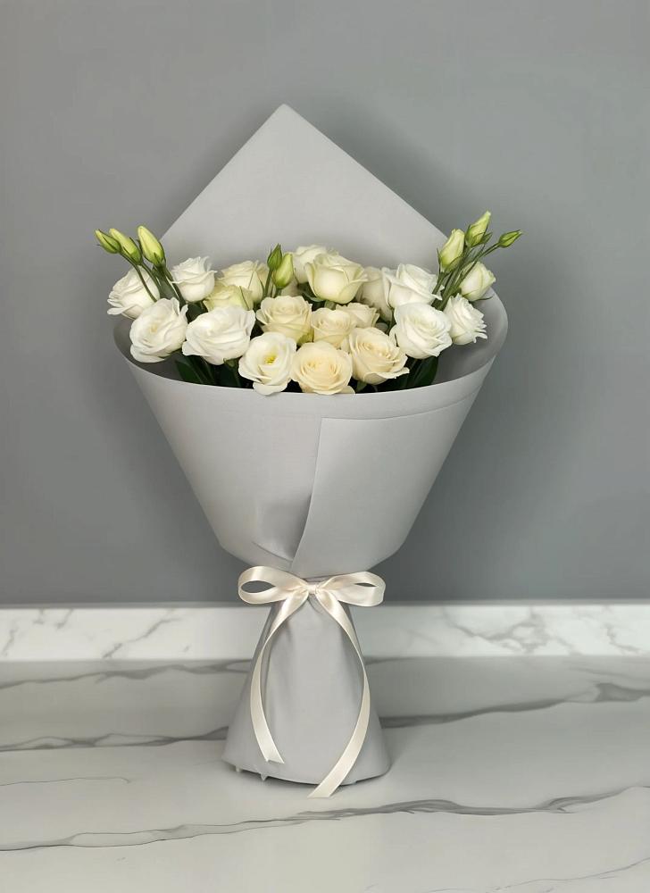 Букет цветов из: Розы и Лизиантусы в Круглолесском