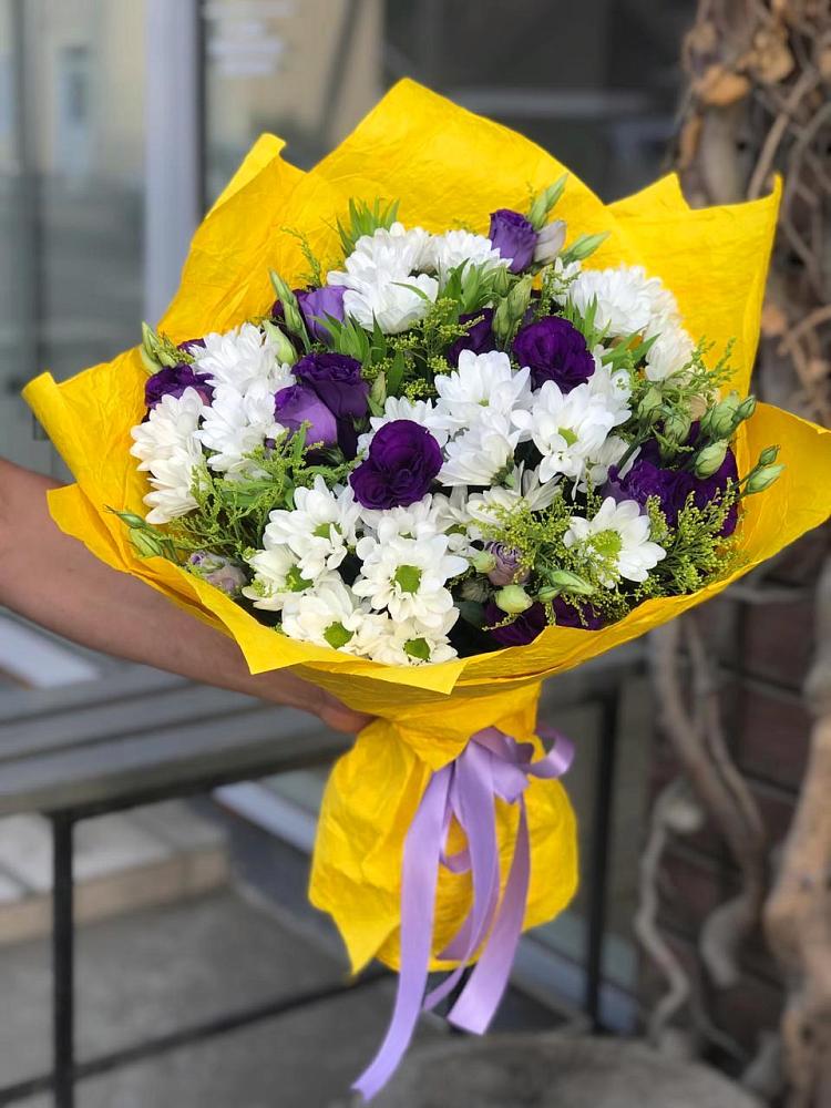 Букет цветов из: Ирисы, Хризантемы и Ромашки в Круглолесском