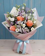 Букет цветов из:  Лизиантусы, Розы, Альстромерии и Гипсофила в Круглолесском