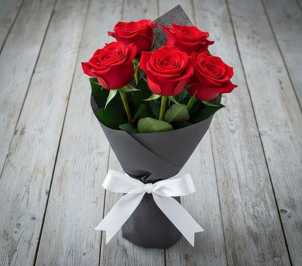 Букет 5 Красных роз Эдлесс Лав в Круглолесском