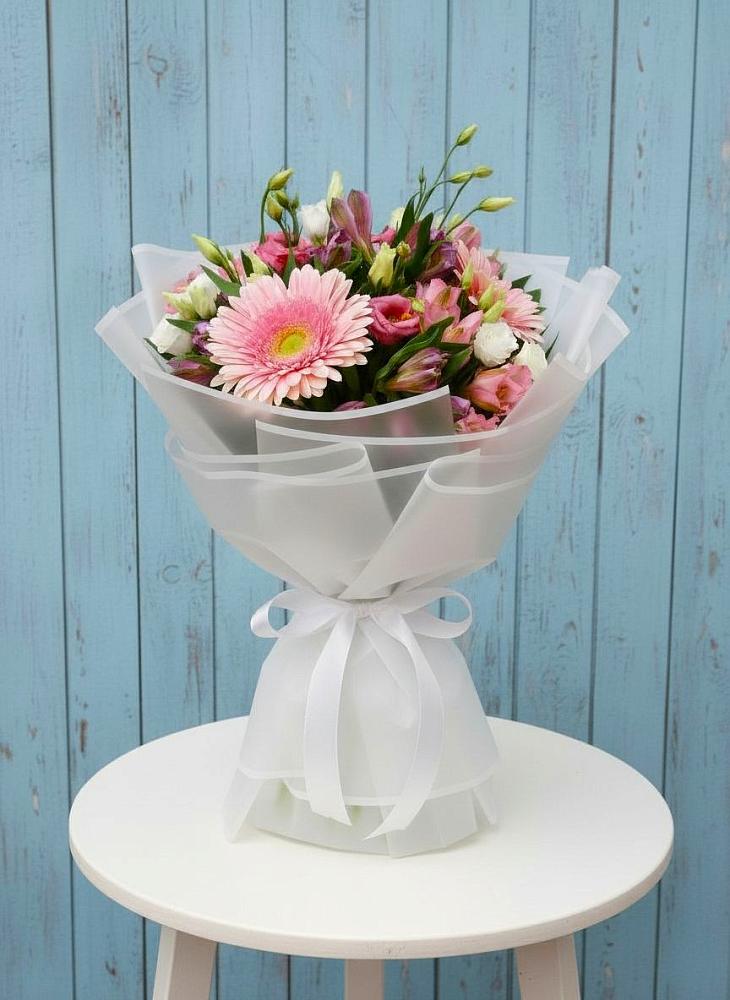 Букет цветов из: Герберы, Альстромерии и Лизиантусы в Круглолесском