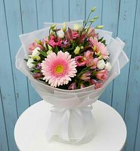Букет цветов из:  Герберы, Альстромерии и Лизиантусы в Круглолесском