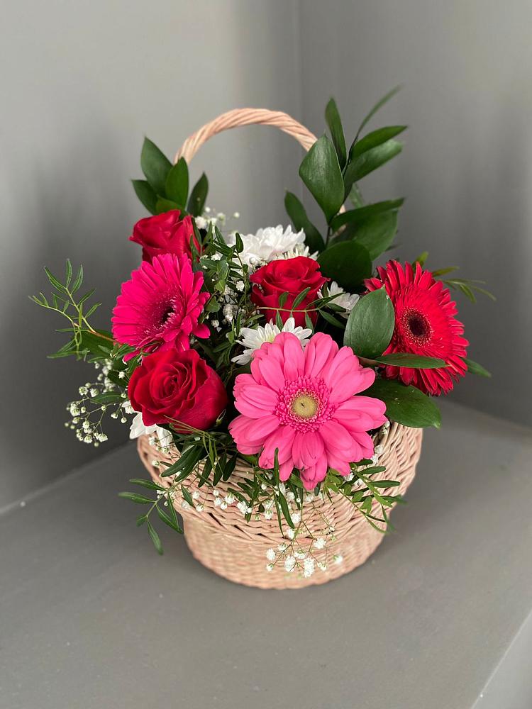 Цветочная композиция из Розы, Хризантемы и Герберы в корзине в Круглолесском
