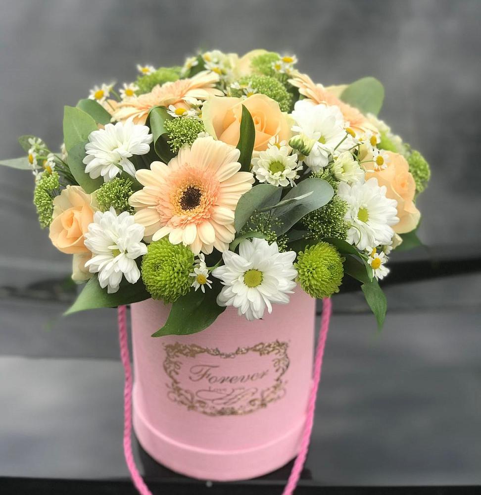 Цветочная композиция из Розы, Герберы и Хризантемы в шляпной коробке в Круглолесском