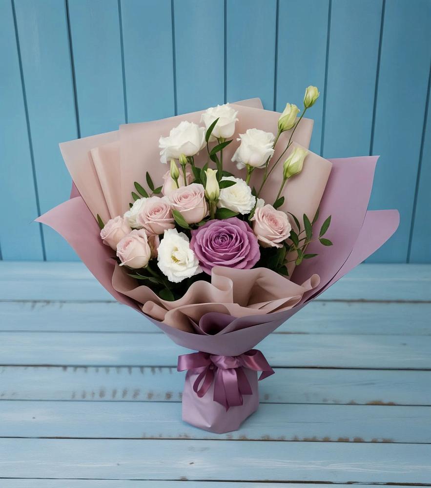 Букет цветов из: Розы и Лизиантусы в Круглолесском